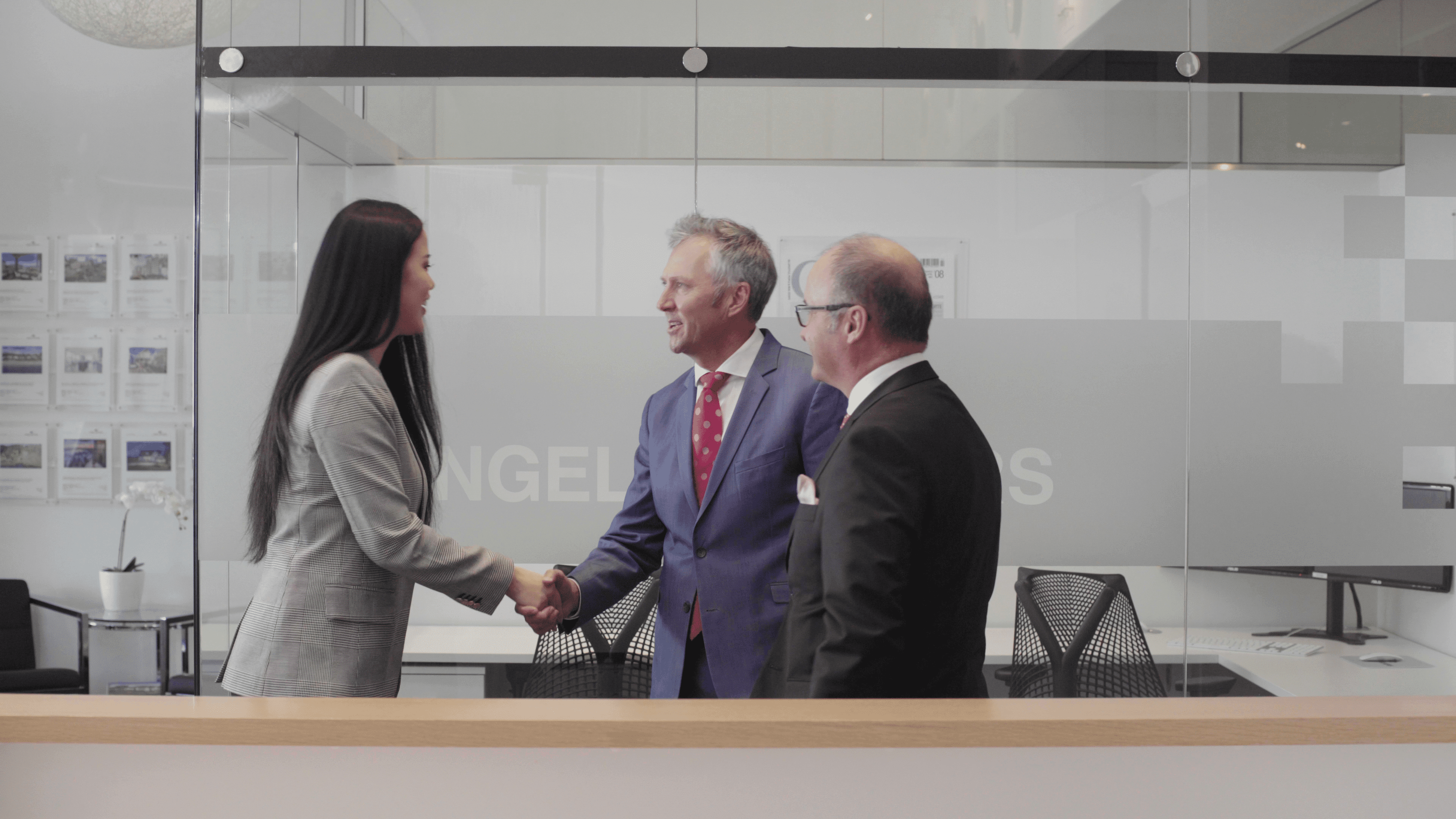 Clients advisor shaking hands in Engel and Voelkers
